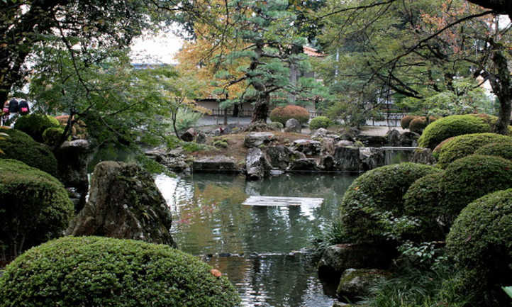 秋天的日本禅宗花园